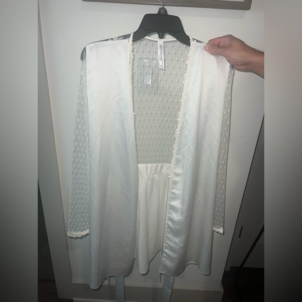 Flora Nikrooz Showstopper Robe - Size Small